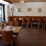 Πανσιόν Weinhaus Hirschen 3*