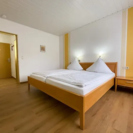Guest house Weinhaus Hirschen Bruttig-Fankel