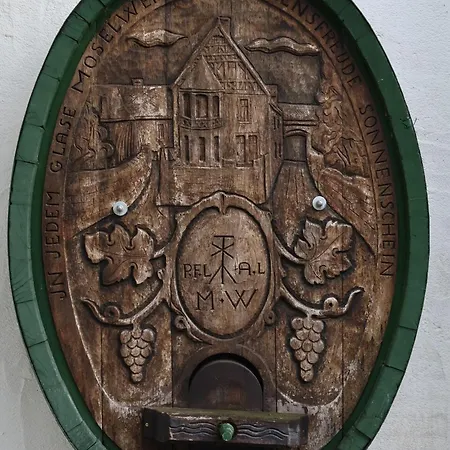 Weinhaus Hirschen * Bruttig-Fankel