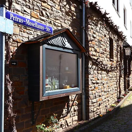 Weinhaus Hirschen * Bruttig-Fankel